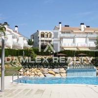 Townhouse in the suburbs in Spain, Catalunya, Girona, 140 sq.m.