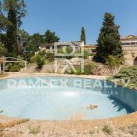 Вилла на первой линии моря/озера в Испании, Каталония, Жирона, 900 кв.м.