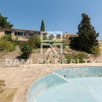 Вилла на первой линии моря/озера в Испании, Каталония, Жирона, 900 кв.м.