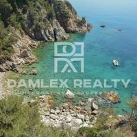 Вилла на первой линии моря/озера в Испании, Каталония, Жирона, 900 кв.м.