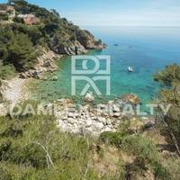 Вилла на первой линии моря/озера в Испании, Каталония, Жирона, 900 кв.м.