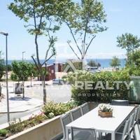 Apartment at the first line of the sea / lake in Spain, Catalunya, Girona, 175 sq.m.