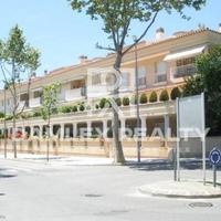 Apartment at the first line of the sea / lake in Spain, Catalunya, Girona, 175 sq.m.