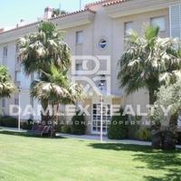 Apartment at the first line of the sea / lake in Spain, Catalunya, Girona, 175 sq.m.