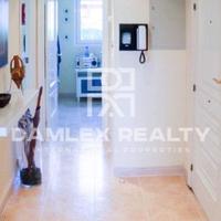 Apartment at the first line of the sea / lake in Spain, Catalunya, Girona, 175 sq.m.