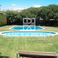 Apartment at the first line of the sea / lake in Spain, Catalunya, Girona, 175 sq.m.