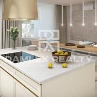 Вилла на первой линии моря/озера в Испании, Каталония, Багур, 396 кв.м.