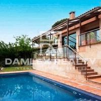 Villa in the suburbs in Spain, Catalunya, Begur, 575 sq.m.
