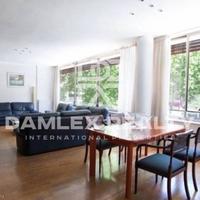 Flat at the second line of the sea / lake in Spain, Catalunya, 145 sq.m.