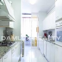 Flat at the second line of the sea / lake in Spain, Catalunya, 145 sq.m.