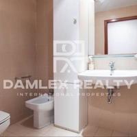 Flat at the second line of the sea / lake in Spain, Catalunya, 145 sq.m.