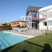 Villa in Spain, Catalunya, Girona, 450 sq.m.