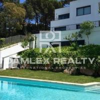 Вилла в Испании, Каталония, Жирона, 390 кв.м.