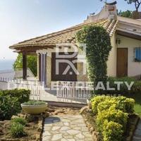 Вилла на первой линии моря/озера в Испании, Каталония, Жирона, 284 кв.м.