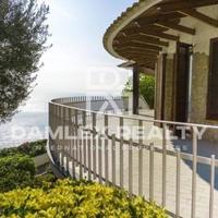 Вилла на первой линии моря/озера в Испании, Каталония, Жирона, 284 кв.м.