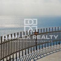 Вилла на первой линии моря/озера в Испании, Каталония, Жирона, 284 кв.м.