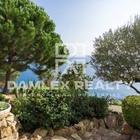 Вилла на первой линии моря/озера в Испании, Каталония, Жирона, 284 кв.м.