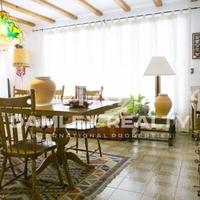 Вилла на первой линии моря/озера в Испании, Каталония, Жирона, 284 кв.м.