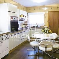 Вилла на первой линии моря/озера в Испании, Каталония, Жирона, 284 кв.м.