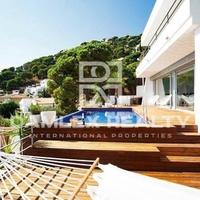 Вилла в пригороде в Испании, Каталония, Жирона, 366 кв.м.