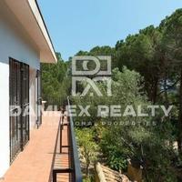 Дом на второй линии моря/озера, в пригороде в Испании, Каталония, Жирона, 300 кв.м.