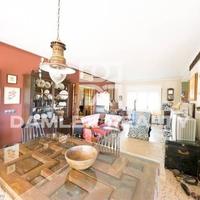 Дом на второй линии моря/озера, в пригороде в Испании, Каталония, Жирона, 300 кв.м.