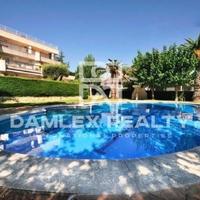 Apartment at the second line of the sea / lake in Spain, Catalunya, Girona, 142 sq.m.