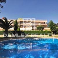 Apartment at the second line of the sea / lake in Spain, Catalunya, Girona, 142 sq.m.