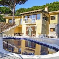 Villa in Spain, Catalunya, Girona, 260 sq.m.