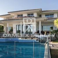 Villa in Spain, Catalunya, Barcelona, 500 sq.m.