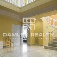 Villa in Spain, Catalunya, Barcelona, 500 sq.m.