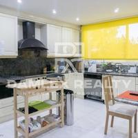 Villa in Spain, Catalunya, Barcelona, 500 sq.m.