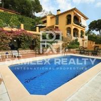 Villa in Spain, Catalunya, Girona, 350 sq.m.