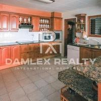 Villa in Spain, Catalunya, Girona, 350 sq.m.