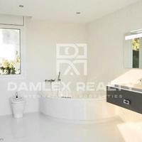 Villa in Spain, Catalunya, Girona, 370 sq.m.