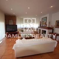 House in Spain, Catalunya, Girona, 385 sq.m.