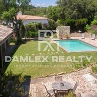 Villa in Spain, Catalunya, Girona, 1200 sq.m.