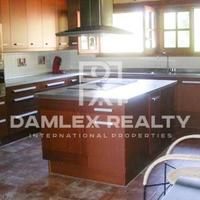 Villa in Spain, Catalunya, Girona, 1200 sq.m.