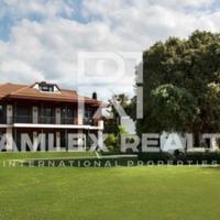 Вилла в пригороде в Испании, Каталония, Барселона, 1001 кв.м.