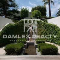 Вилла в пригороде в Испании, Каталония, Барселона, 1001 кв.м.