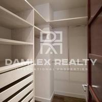 Вилла в пригороде в Испании, Каталония, Барселона, 1001 кв.м.