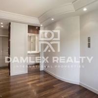 Вилла в пригороде в Испании, Каталония, Барселона, 1001 кв.м.