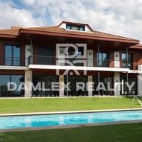 Вилла в пригороде в Испании, Каталония, Барселона, 1001 кв.м.