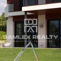 Вилла в пригороде в Испании, Каталония, Барселона, 1001 кв.м.