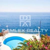 Вилла на первой линии моря/озера в Испании, Каталония, Жирона, 380 кв.м.