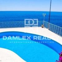 Вилла на первой линии моря/озера в Испании, Каталония, Жирона, 380 кв.м.