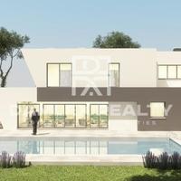 Villa in Spain, Catalunya, Girona, 300 sq.m.
