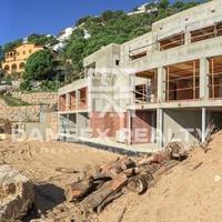 Villa in Spain, Catalunya, Girona, 600 sq.m.