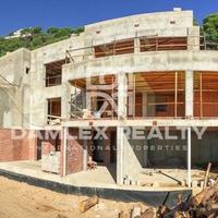 Villa in Spain, Catalunya, Girona, 600 sq.m.