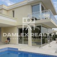 Villa in Spain, Catalunya, Girona, 330 sq.m.